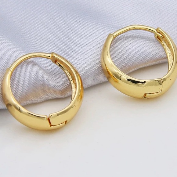 💛18K gold chunky hoop earrings - Picture 2 of 7